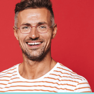 גבר עם משקפיים