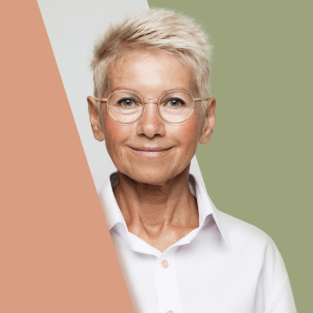 אישה עם משקפיים